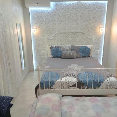 Rosilienza Suites Private Spa, Patio Garden Free Trasfer To & From Airport Фиумичино Екстериор снимка
