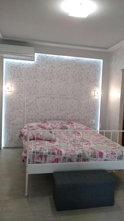 Rosilienza Suites Private Spa, Patio Garden Free Trasfer To & From Airport Фиумичино Екстериор снимка