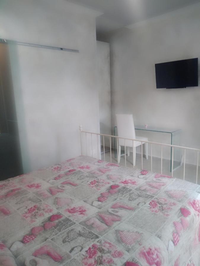 Rosilienza Suites Private Spa, Patio Garden Free Trasfer To & From Airport Фиумичино Екстериор снимка