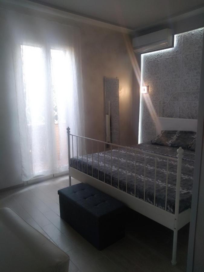 Rosilienza Suites Private Spa, Patio Garden Free Trasfer To & From Airport Фиумичино Екстериор снимка