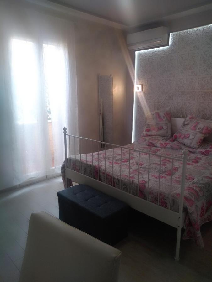 Rosilienza Suites Private Spa, Patio Garden Free Trasfer To & From Airport Фиумичино Екстериор снимка