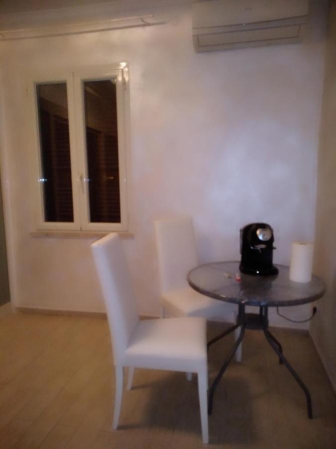 Rosilienza Suites Private Spa, Patio Garden Free Trasfer To & From Airport Фиумичино Екстериор снимка