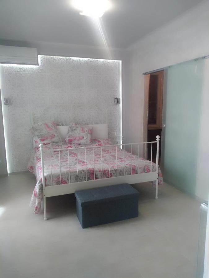 Rosilienza Suites Private Spa, Patio Garden Free Trasfer To & From Airport Фиумичино Екстериор снимка