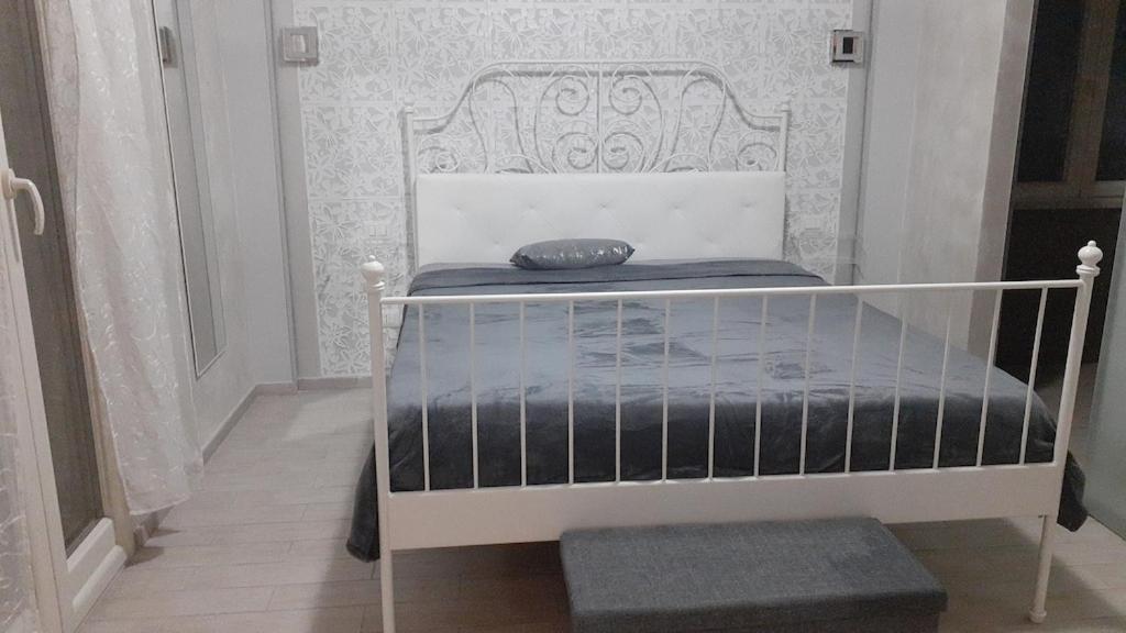 Rosilienza Suites Private Spa, Patio Garden Free Trasfer To & From Airport Фиумичино Екстериор снимка