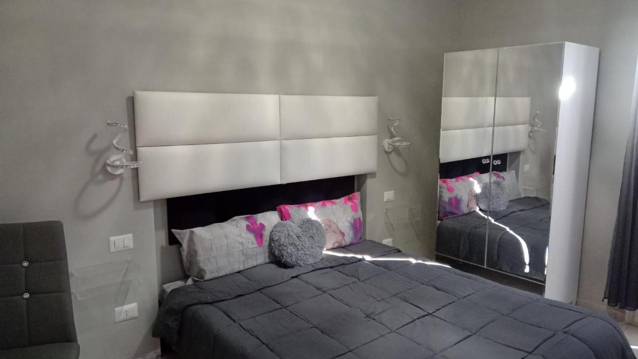 Rosilienza Suites Private Spa, Patio Garden Free Trasfer To & From Airport Фиумичино Екстериор снимка