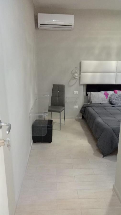 Rosilienza Suites Private Spa, Patio Garden Free Trasfer To & From Airport Фиумичино Екстериор снимка