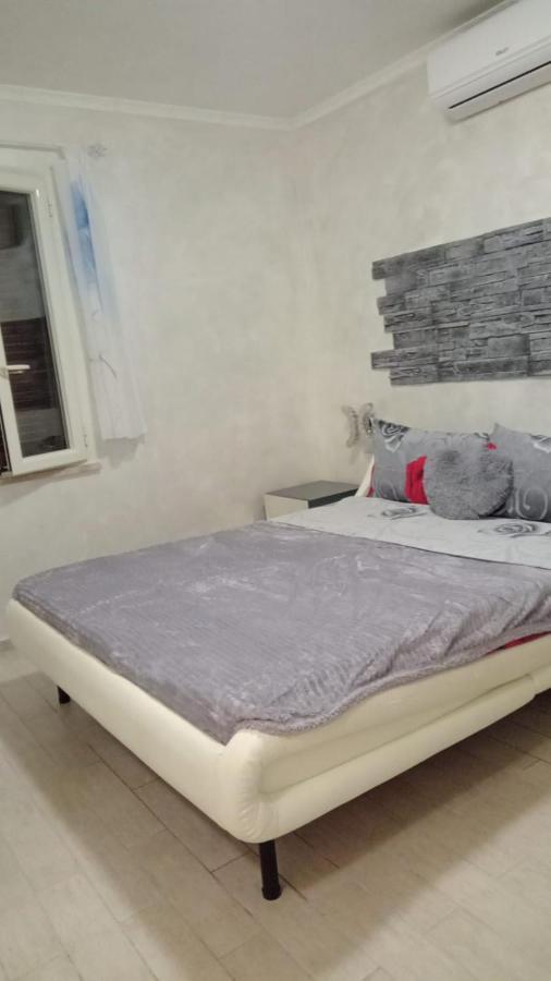 Rosilienza Suites Private Spa, Patio Garden Free Trasfer To & From Airport Фиумичино Екстериор снимка