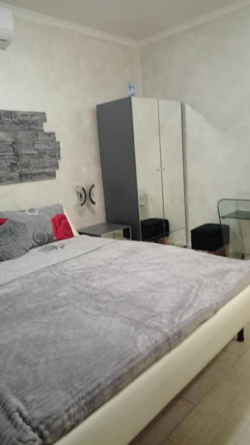 Rosilienza Suites Private Spa, Patio Garden Free Trasfer To & From Airport Фиумичино Екстериор снимка