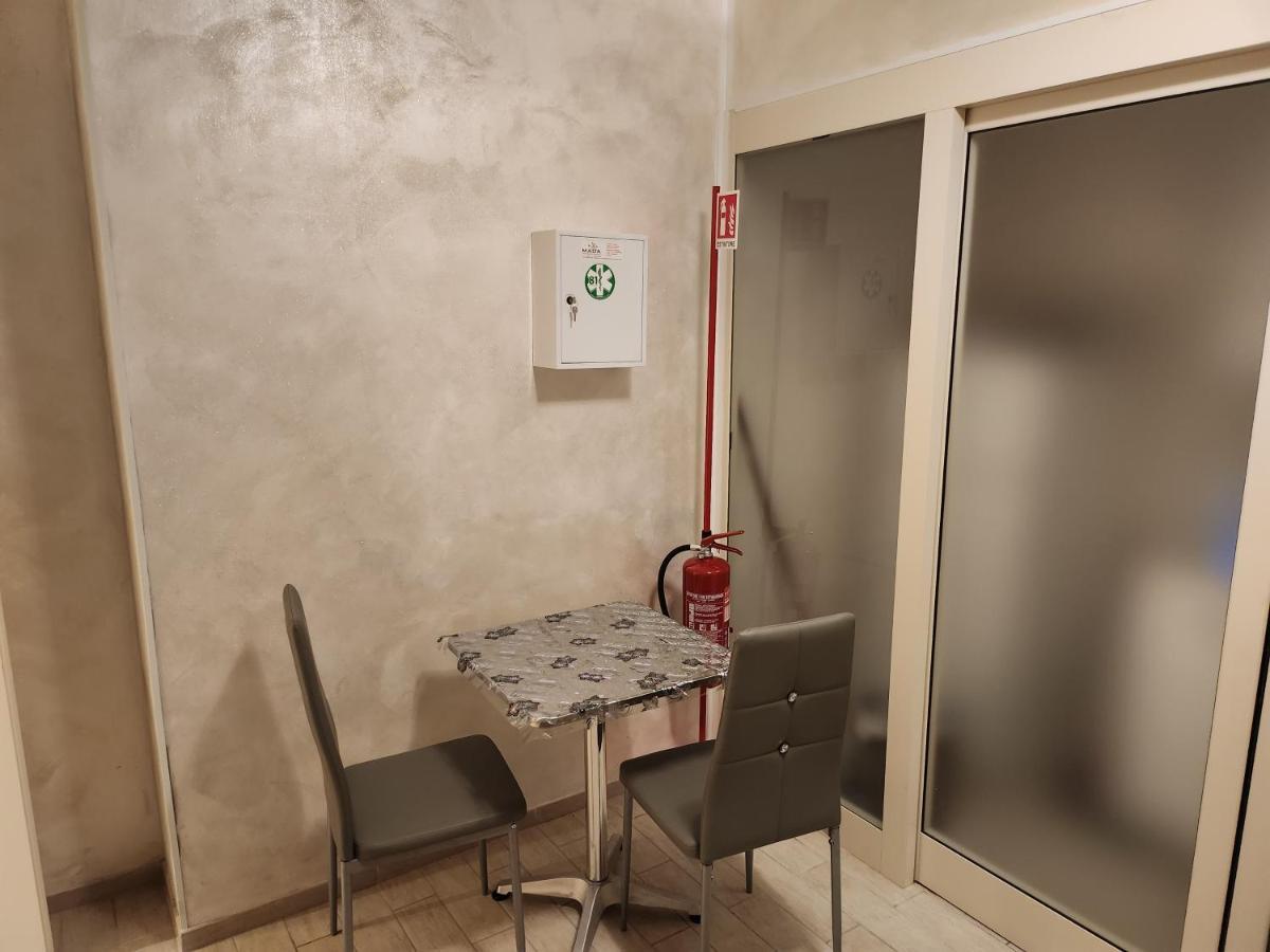 Rosilienza Suites Private Spa, Patio Garden Free Trasfer To & From Airport Фиумичино Екстериор снимка