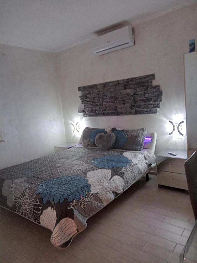 Rosilienza Suites Private Spa, Patio Garden Free Trasfer To & From Airport Фиумичино Екстериор снимка
