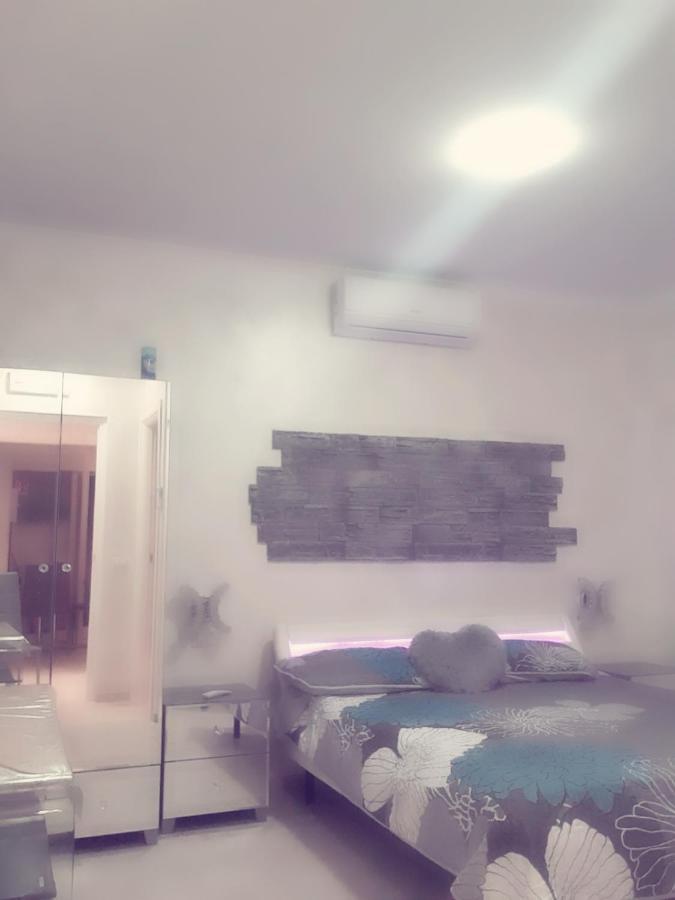 Rosilienza Suites Private Spa, Patio Garden Free Trasfer To & From Airport Фиумичино Екстериор снимка