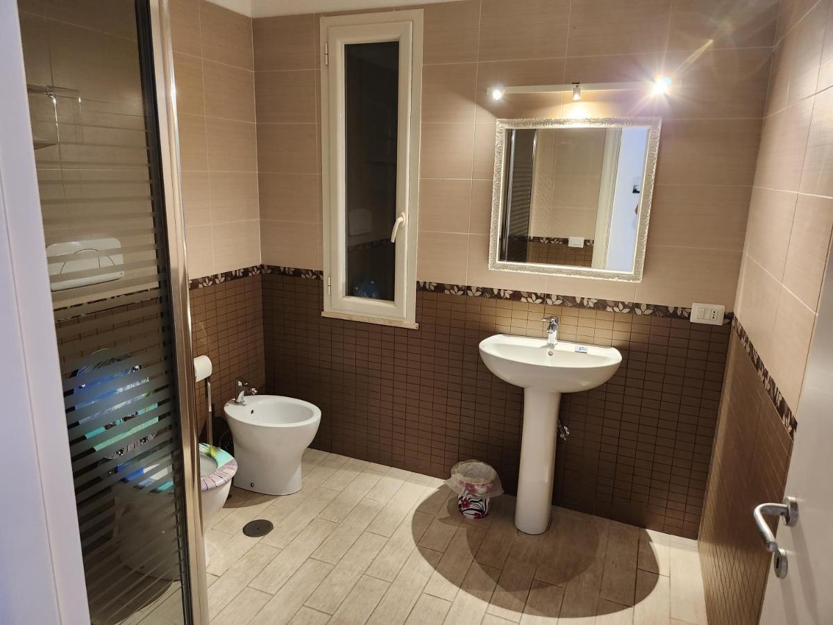 Rosilienza Suites Private Spa, Patio Garden Free Trasfer To & From Airport Фиумичино Екстериор снимка