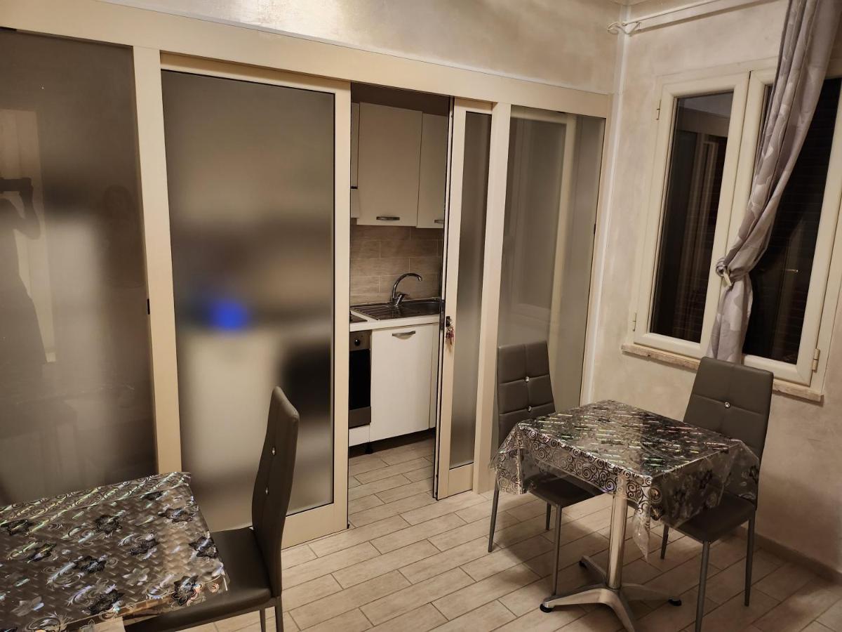 Rosilienza Suites Private Spa, Patio Garden Free Trasfer To & From Airport Фиумичино Екстериор снимка