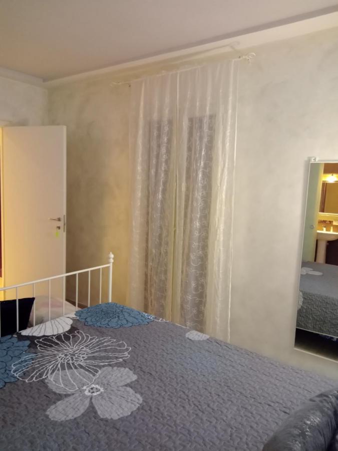 Rosilienza Suites Private Spa, Patio Garden Free Trasfer To & From Airport Фиумичино Екстериор снимка