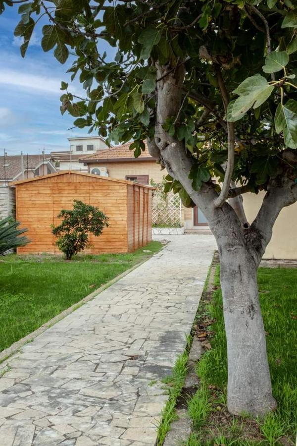 Rosilienza Suites Private Spa, Patio Garden Free Trasfer To & From Airport Фиумичино Екстериор снимка
